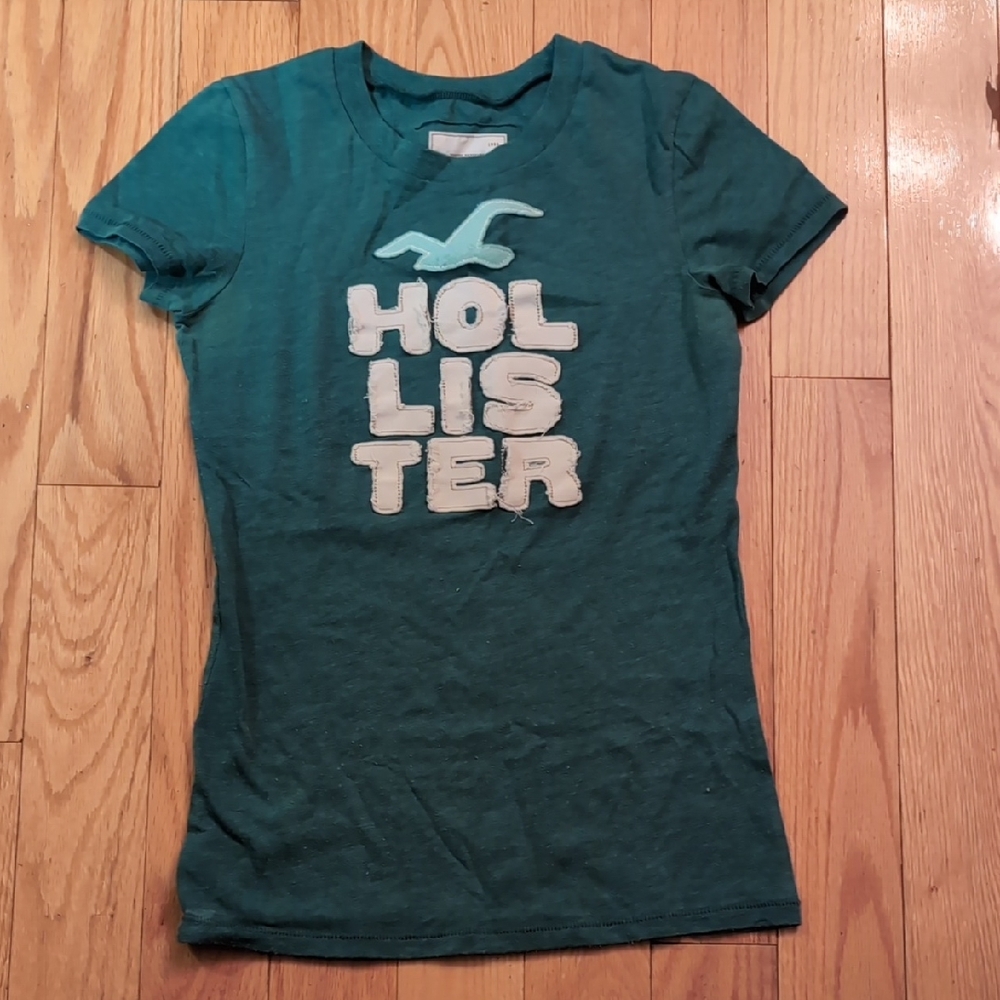 Hollister Graphic Tee